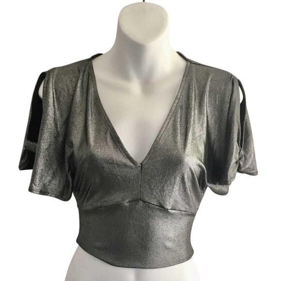 Revamped | Keyhole Sleeve Crop Top - Picture 2 of 7